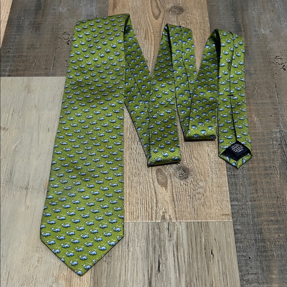 Lands' End Men’s Blue Whale Patterned Tie 100% Silk Made in USA Career Office